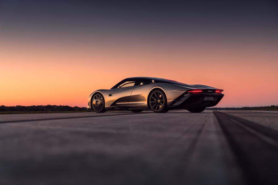  McLaren Speedtail Speed Test 2019 года  (фото 3 из 10)